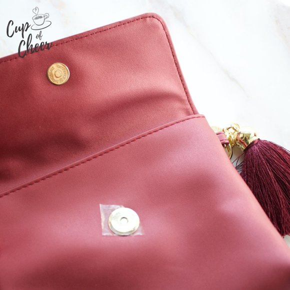 ✨2/$30 🎄Milani Red Clutch - Picture 6 of 6